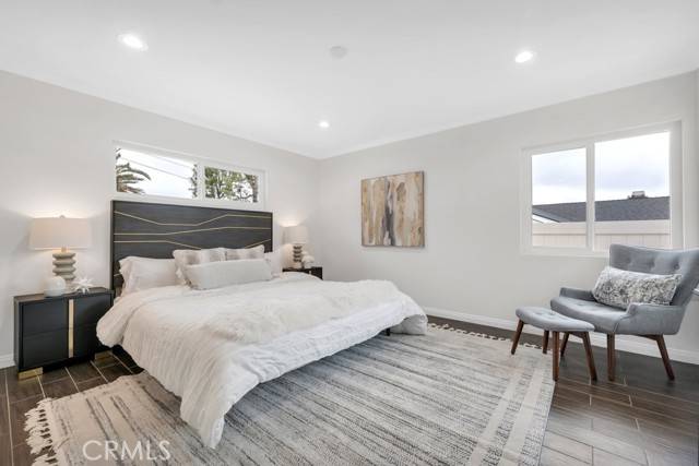 Woodland Hills, CA 91364,22476 Cass Avenue