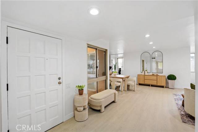 Encino, CA 91316,5301 Balboa Boulevard #M4