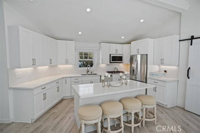 Woodland Hills, CA 91364,5163 Alhama Drive