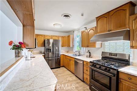6927 Lindley Avenue, Reseda, CA 91335