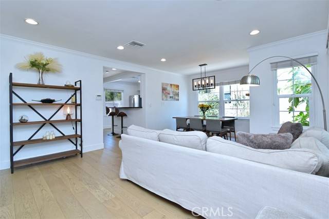 Valley Village, CA 91607,12323 Collins Street