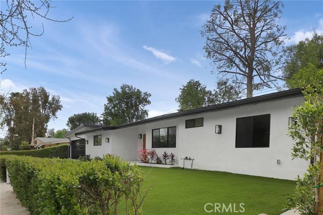 24020 Oxnard Street, Woodland Hills, CA 91367