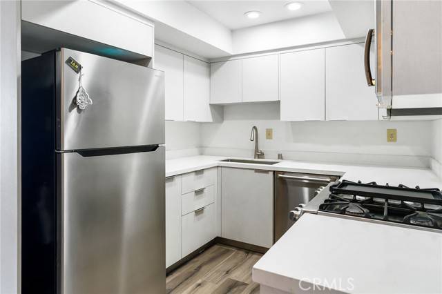 Agoura Hills, CA 91301,29105 Thousand Oaks Boulevard #J
