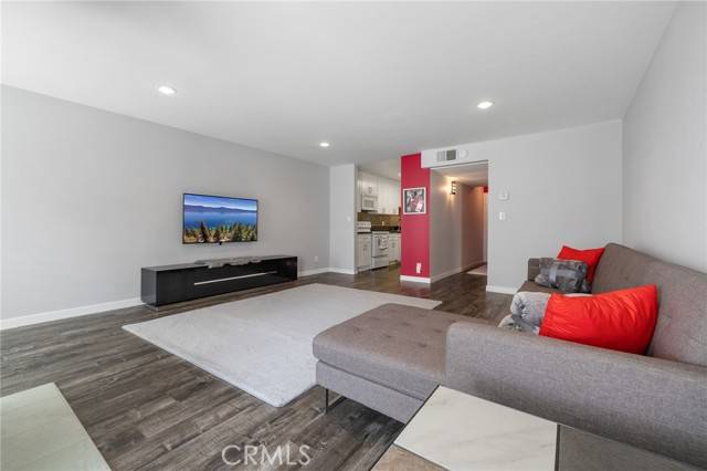 Sherman Oaks, CA 91403,14506 Benefit Street #103