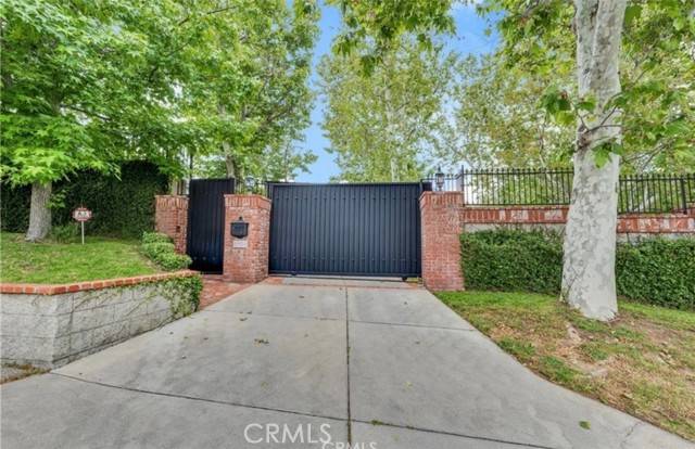 5050 Casa Drive, Tarzana, CA 91356