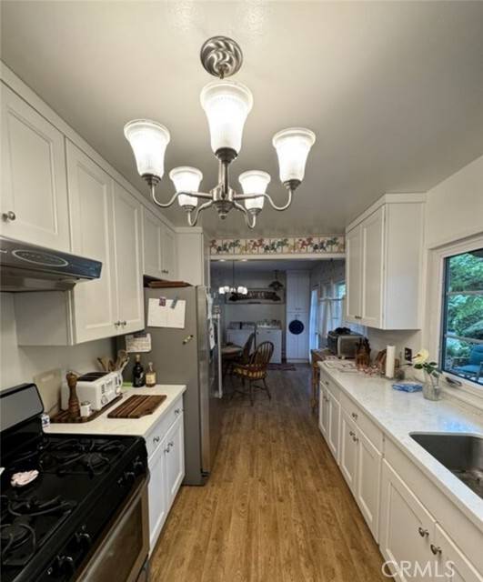 Tarzana, CA 91356,18522 Wells Drive