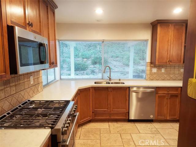 Calabasas, CA 91302,3921 Declaration Avenue
