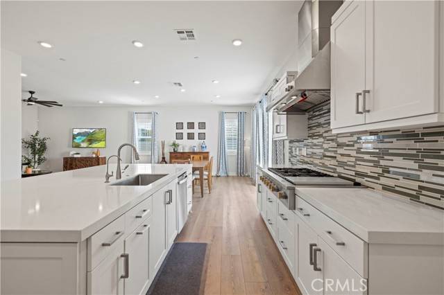 Valencia, CA 91381,27661 Hillside Place