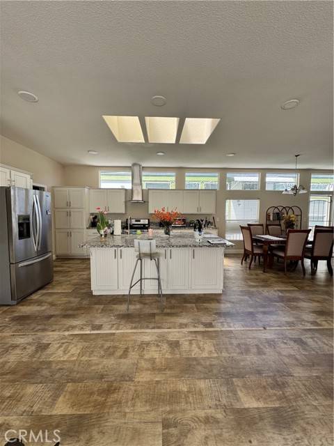 27 Essex, Northridge, CA 91324