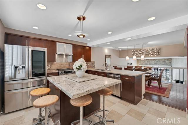 Tarzana, CA 91356,18326 Collins Street #B