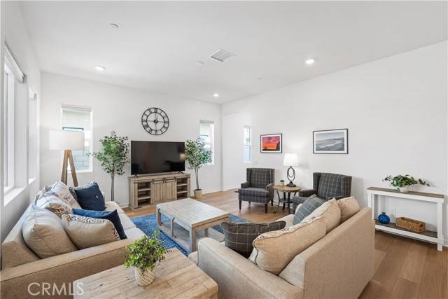 Valencia, CA 91381,26931 Goldfinch Lane
