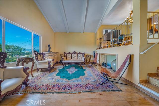Woodland Hills, CA 91364,5340 Calatrana Drive