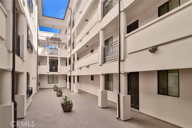 Sherman Oaks, CA 91403,4724 Kester Avenue #404