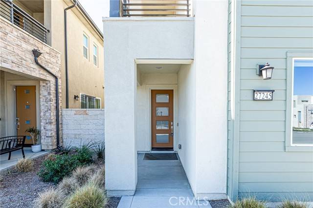 27245 Red Willow Court, Valencia, CA 91381