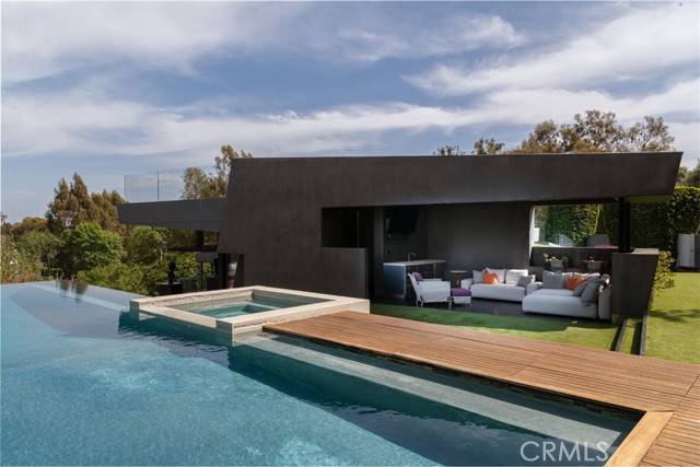 Los Angeles, CA 90049,314 N Barrington Avenue