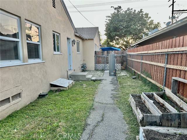 Van Nuys, CA 91406,7450 Woodley Avenue