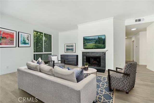 10861 Moorpark Street #203, North Hollywood, CA 91602