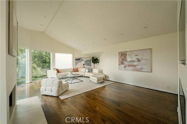 Beverly Hills, CA 90210,1680 Summitridge Drive