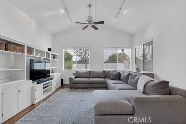 Woodland Hills, CA 91367,22724 Califa Street