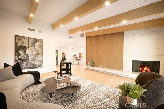 Tarzana, CA 91356,18839 La Amistad Place