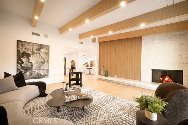 Tarzana, CA 91356,18839 La Amistad Place