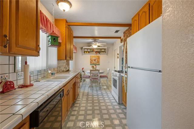 Van Nuys, CA 91406,7307 Oak Park Avenue