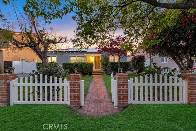 6507 Gentry Avenue, North Hollywood, CA 91606