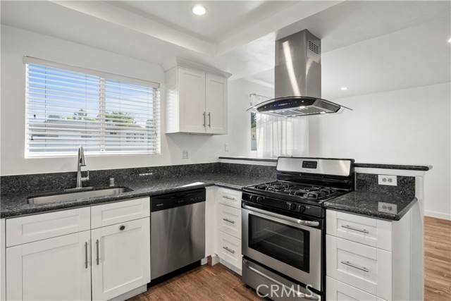 Tarzana, CA 91356,18550 Hatteras Street #111