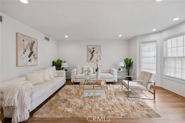 Sunland, CA 91040,10703 Wheatland Avenue