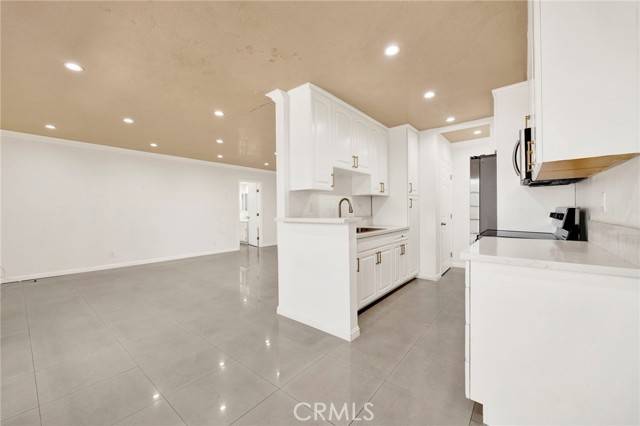 Encino, CA 91316,5320 Zelzah Avenue #106