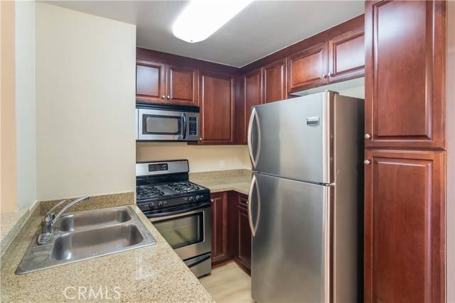 Woodland Hills, CA 91367,21500 Burbank Blvd #126