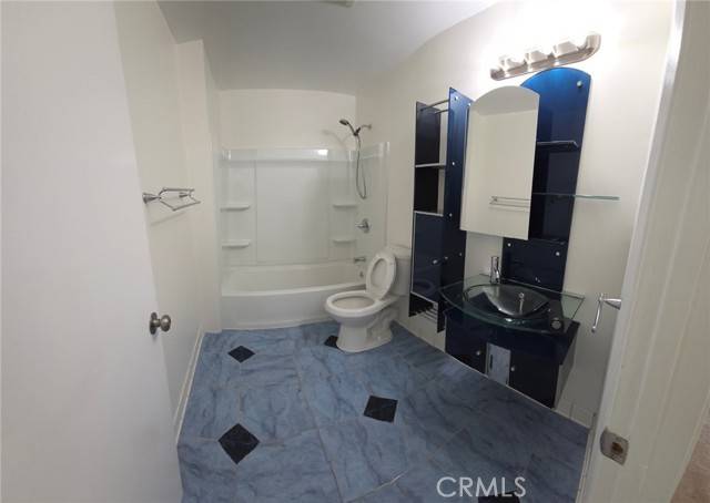 Sunland, CA 91040,8335 Grenoble Street #27