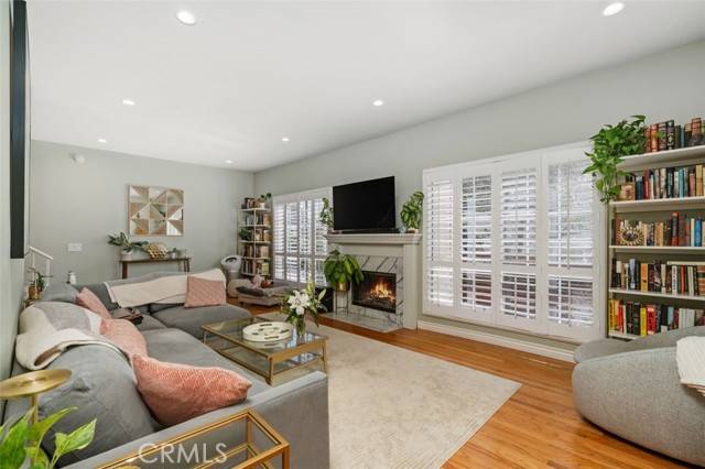 4444 Moorpark Way #202, Toluca Lake, CA 91602