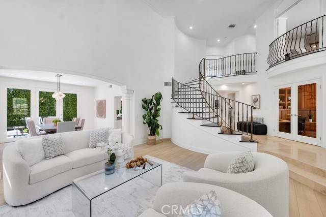 Topanga, CA 90290,21141 Brunnell Court