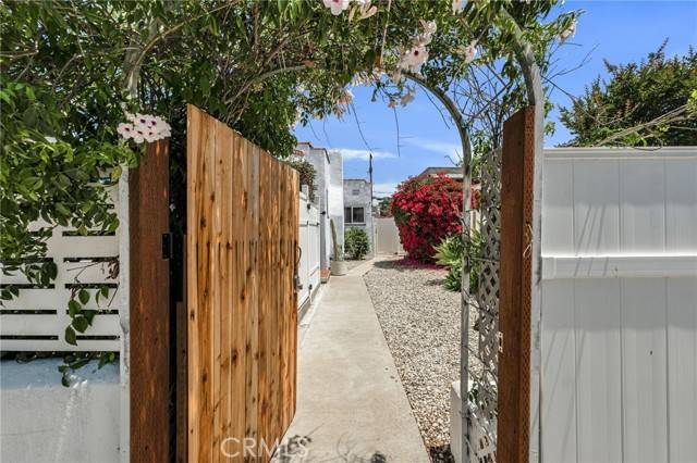 5516 Willowcrest Avenue, North Hollywood, CA 91601