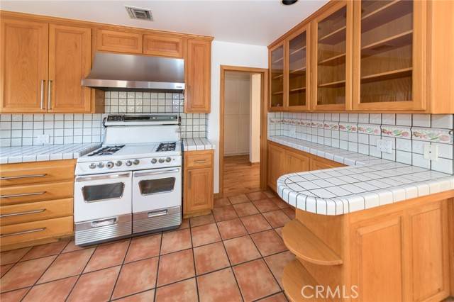 Northridge, CA 91325,8924 Chimineas Avenue