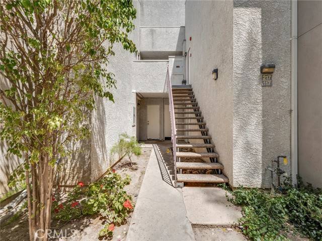 20155 Keswick Street #117, Winnetka, CA 91306