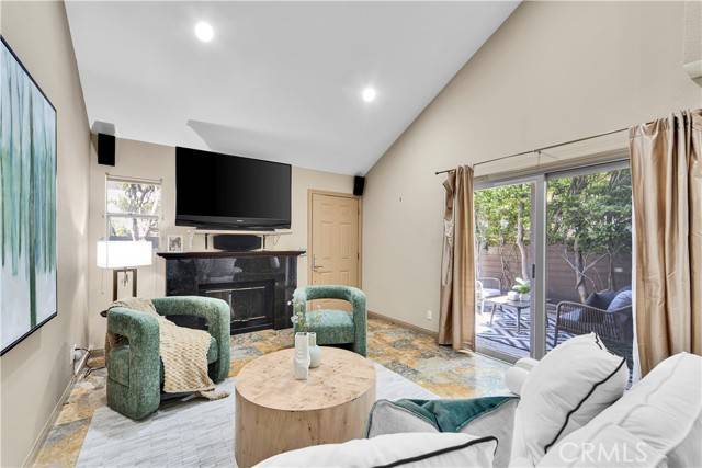 Thousand Oaks, CA 91362,286 Via Colinas #183