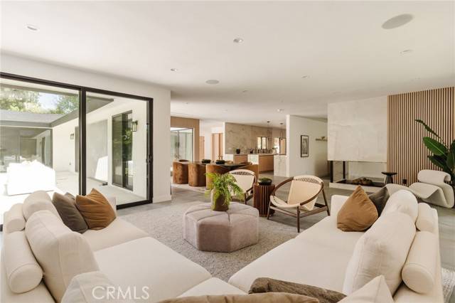 Encino, CA 91316,18155 Lake Encino Drive