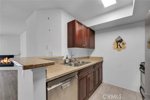 Woodland Hills, CA 91367,5545 Canoga Avenue #121
