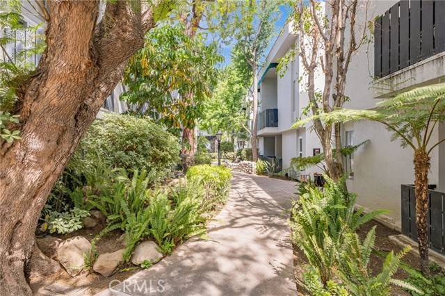 Tarzana, CA 91356,18645 Hatteras Street #203