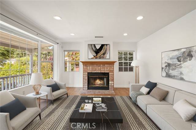 Woodland Hills, CA 91364,22055 Del Valle Street