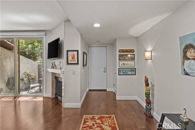 Woodland Hills, CA 91367,22255 Erwin Street