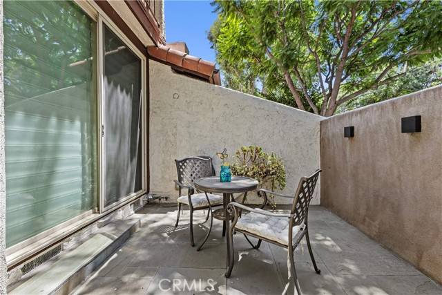 Woodland Hills, CA 91367,22255 Erwin Street