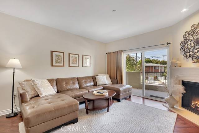 Sherman Oaks, CA 91423,13200 Moorpark Street #201
