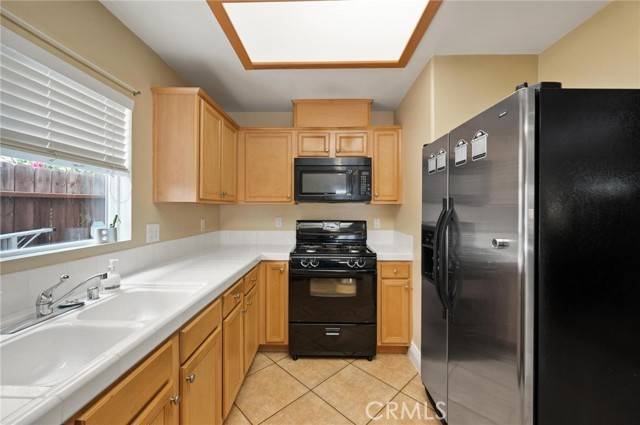 North Hills, CA 91343,9354 Burnet Avenue #111
