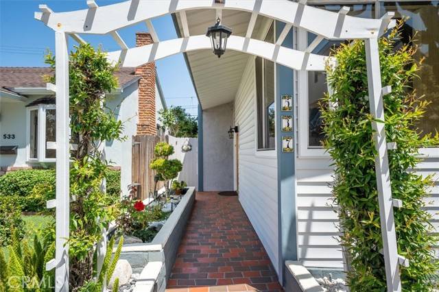Manhattan Beach, CA 90266,537 3rd Street