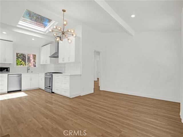 Woodland Hills, CA 91364,5338 Campo Road