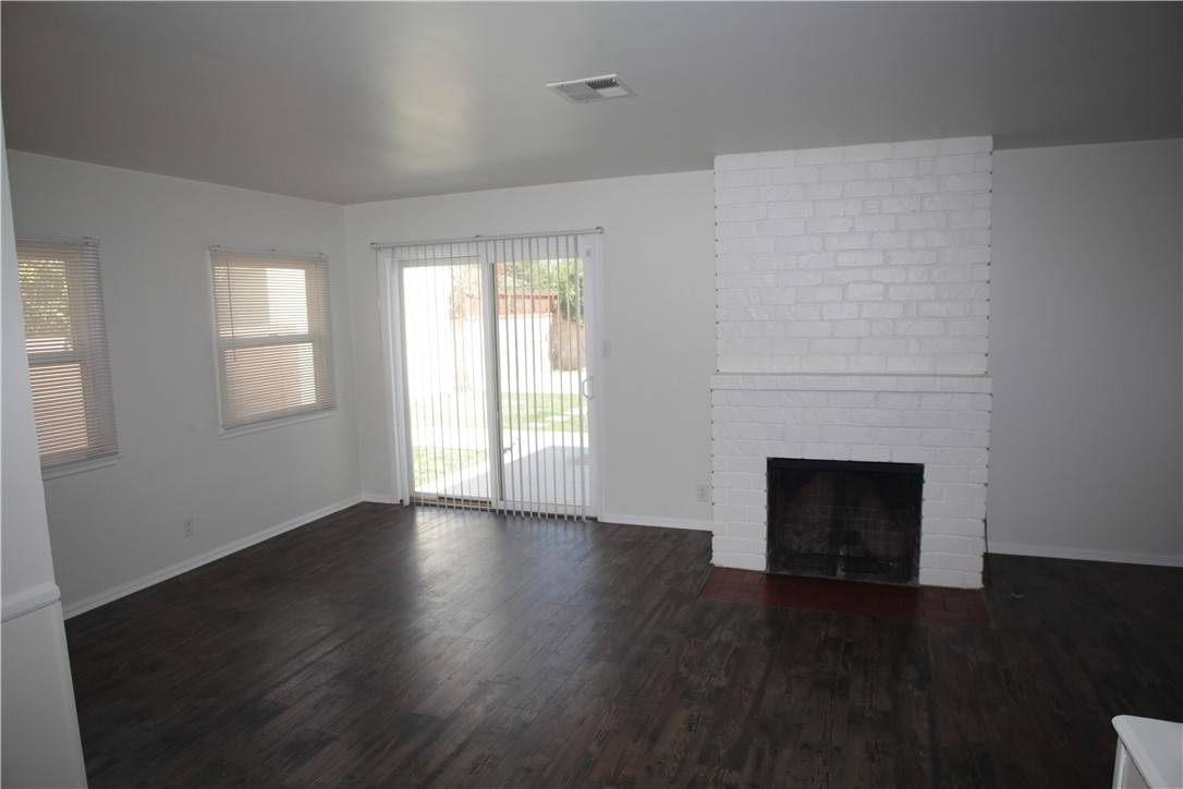 Northridge, CA 91324,9012 Gladbeck Avenue