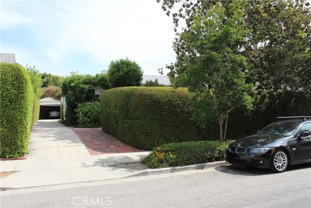 10941 Peach Grove Street, North Hollywood, CA 91601